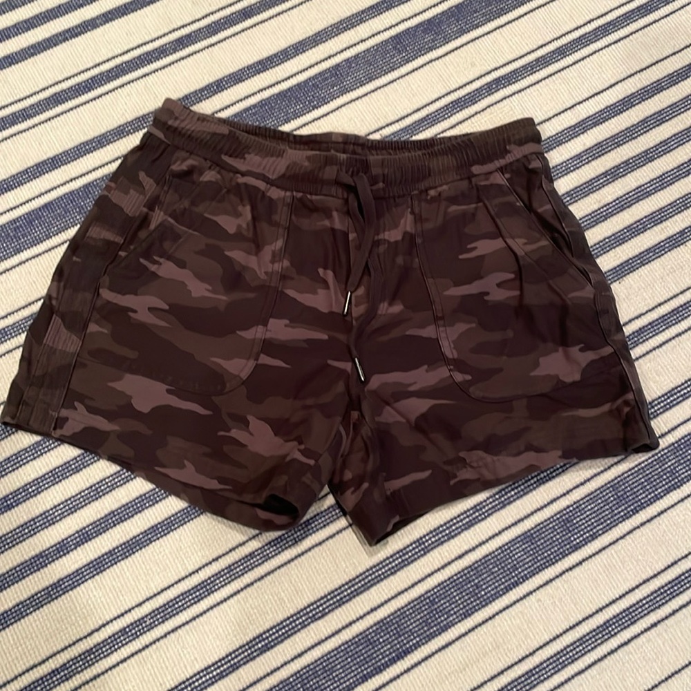 EUC Athleta Farallon Short in Camouflage Size 6T